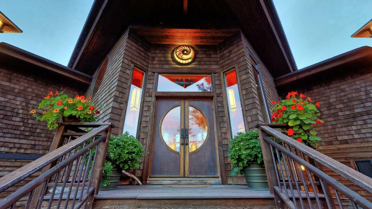 Stillpoint Lodge - All-Inclusive Halibut Cove 외부 사진